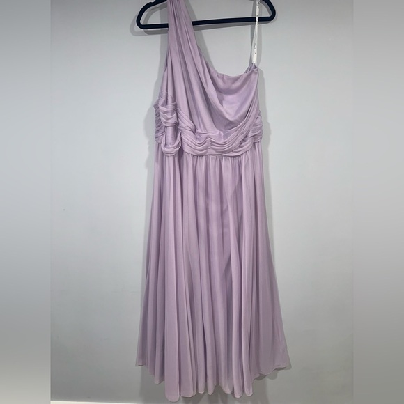 Elegant Lavender Evening Gown - Picture 3 of 7